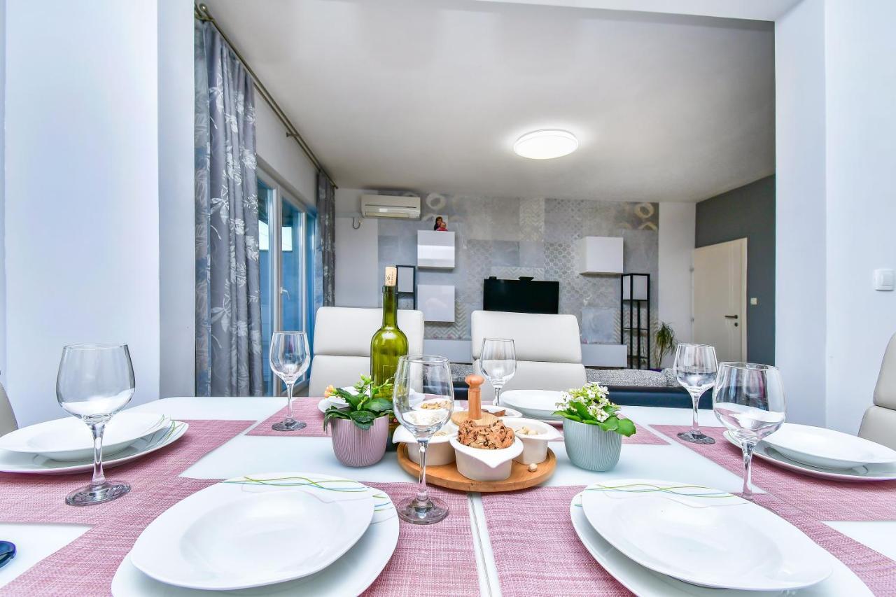 Apartment Ela Omiš Exterior foto